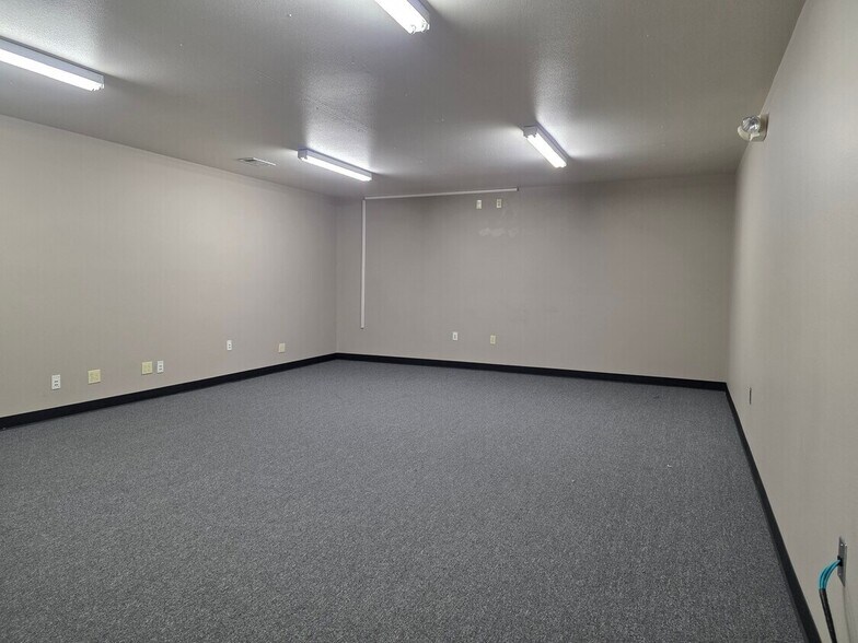 More Photos Of 912 15th St, Huntsville Office For Lease