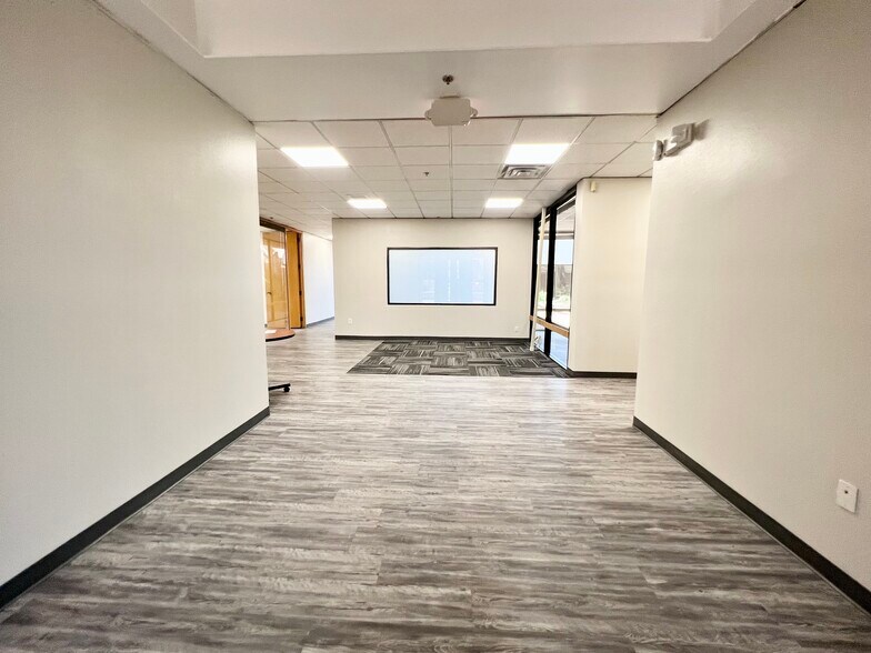 More Photos Of 2525 W Beryl Ave, Phoenix Office For Lease