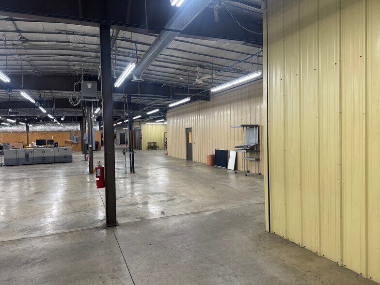 More Photos Of 1434 Progress Ln, Omro Distribution For Lease