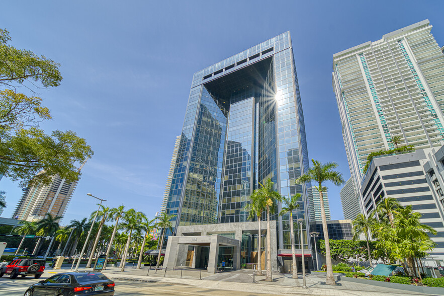 Primary Photo Of 1200 Brickell Ave, Miami Office Residential For Lease