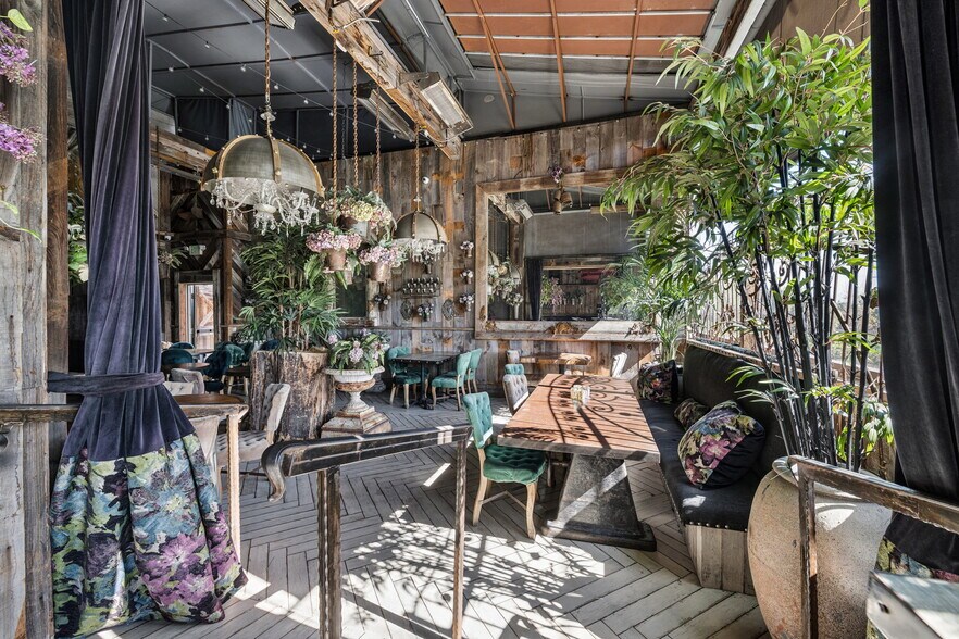 More Photos Of 8928-8930 Santa Monica Blvd, West Hollywood Restaurant For Lease