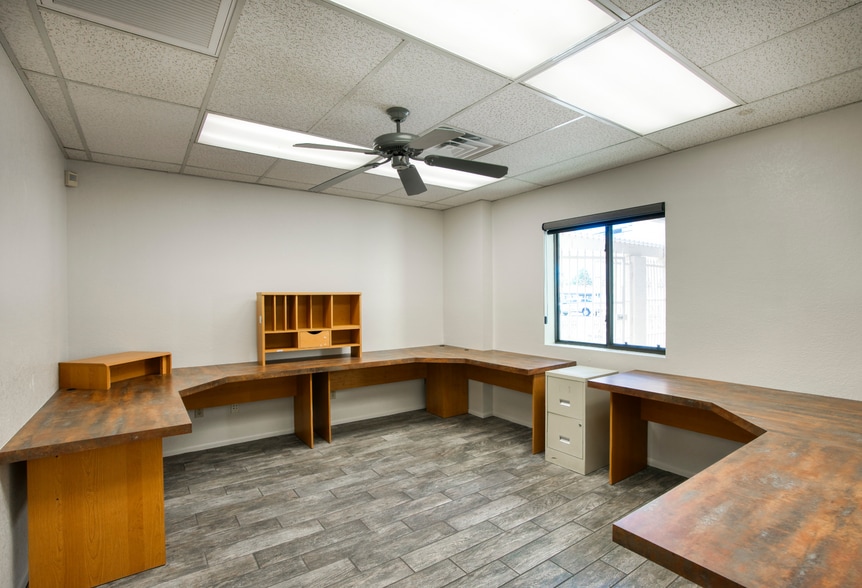 More Photos Of 11855 N 19th Ave, Phoenix Flex For Sale