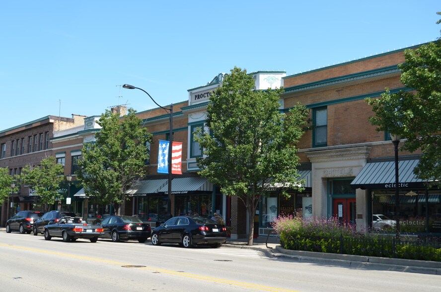 More Photos Of 518-534 N Milwaukee Ave, Libertyville Storefront Retail Residential For Lease