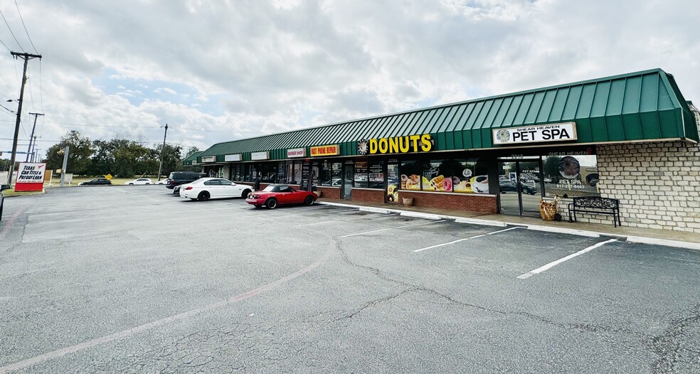 More Photos Of 2218-2222 S Bowen Rd, Arlington Unknown For Lease