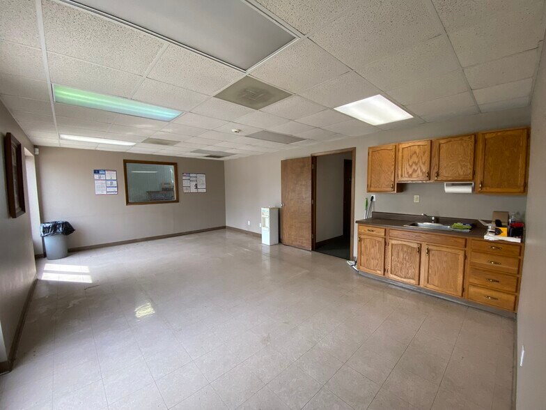 More Photos Of 2529 W Ferguson Rd, Fort Wayne Warehouse For Lease