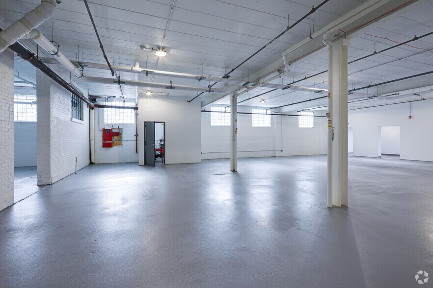 More Photos Of 9600 W Ogden Ave, La Grange Warehouse For Lease