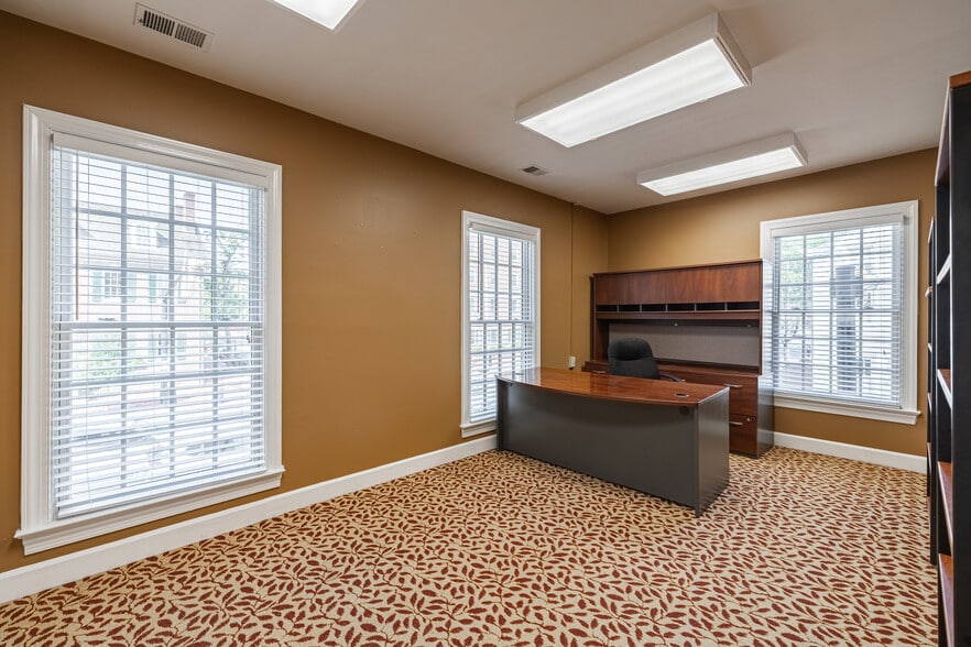 More Photos Of 223-225 N Washington St, Alexandria Office For Lease