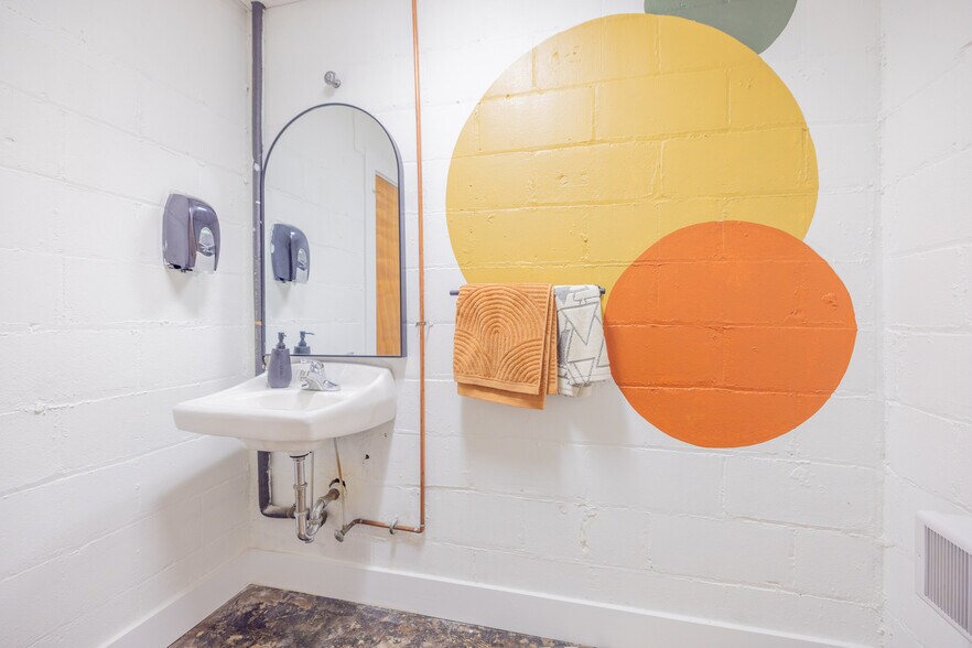 More Photos Of 46 Aston St, Asheville Light Manufacturing For Lease