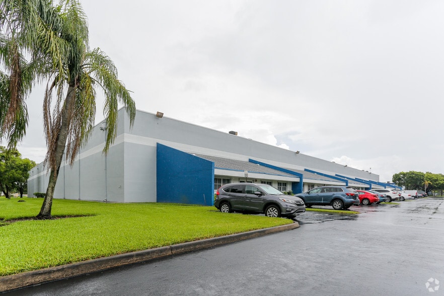 More Photos Of 12176-12198 SW 128th St, Miami Light Distribution For Lease