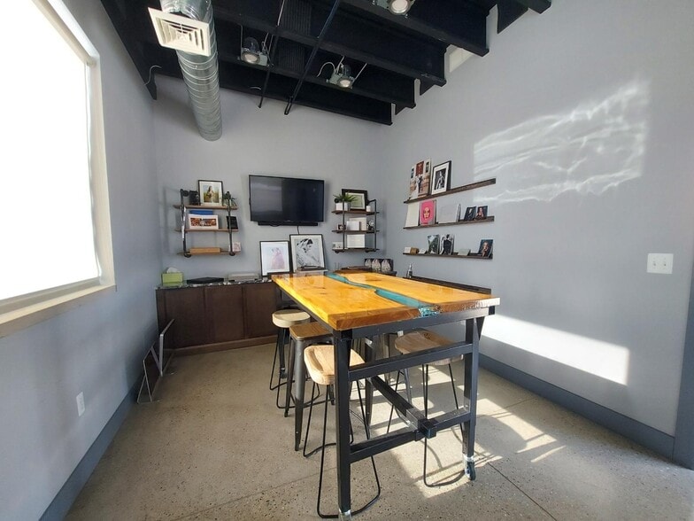 More Photos Of 642 S Main St, Clawson Storefront Retail Office For Lease