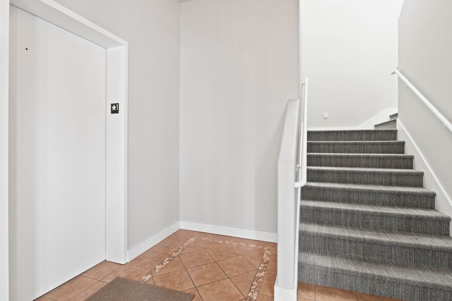 More Photos Of 350 Miller St SE, Salem Office For Sale