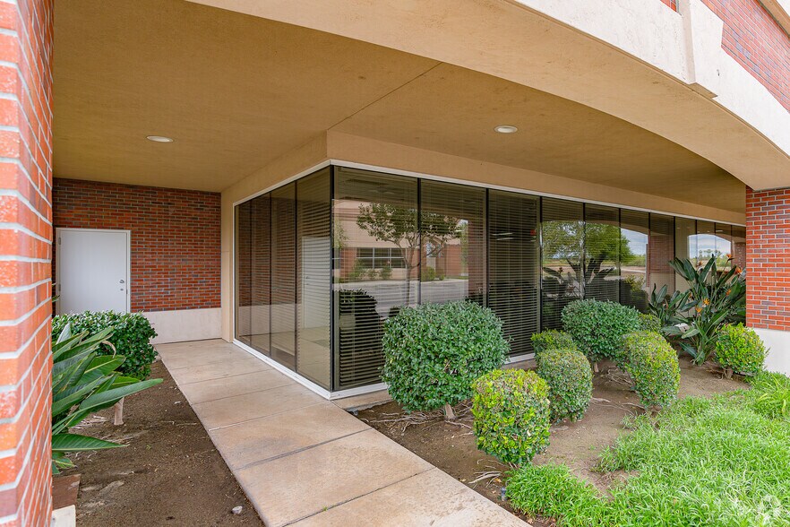 More Photos Of 9700 stockdale Hwy, Bakersfield Office For Lease