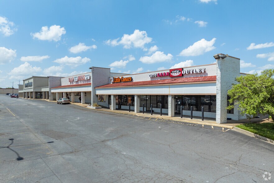 More Photos Of 6480-6532 Winchester Rd, Memphis Unknown For Lease