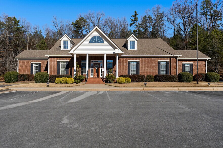 More Photos Of 1300 E Main St, Cartersville Medical For Sale