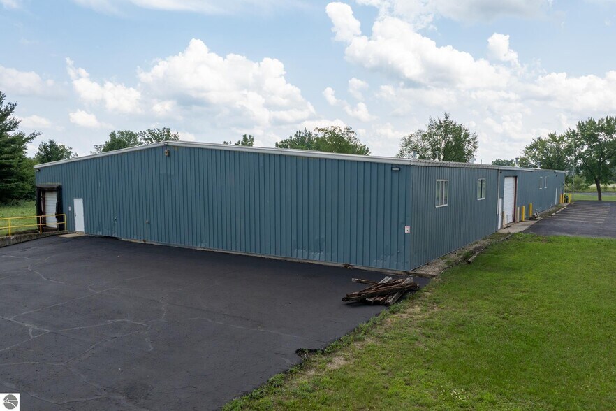 More Photos Of 910 Industrial Dr, Mount Pleasant Warehouse For Sale