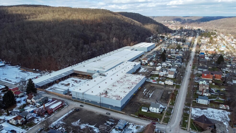 More Photos Of 325 Buffalo St, Franklin Warehouse For Lease