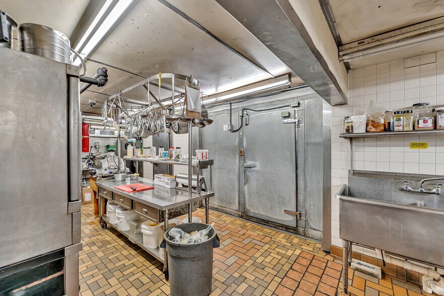 More Photos Of 1908 Old Route 17, Roscoe Restaurant For Sale