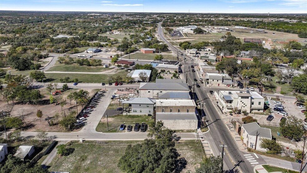 More Photos Of 923 Tx-332-loop, Liberty Hill Storefront Retail Residential For Sale