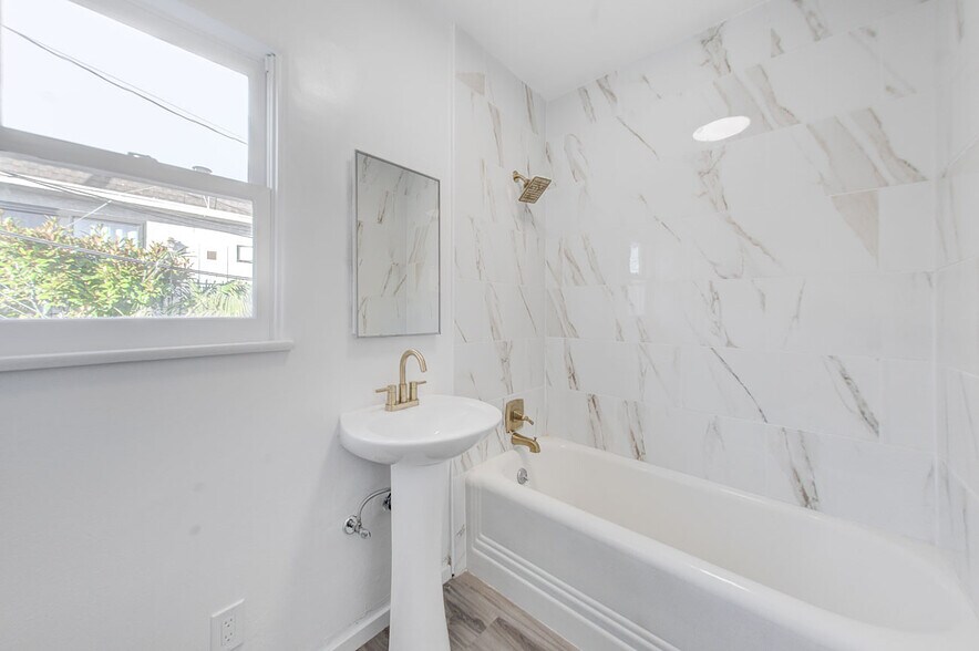 More Photos Of 1147 24th St, Santa Monica Apartments For Sale