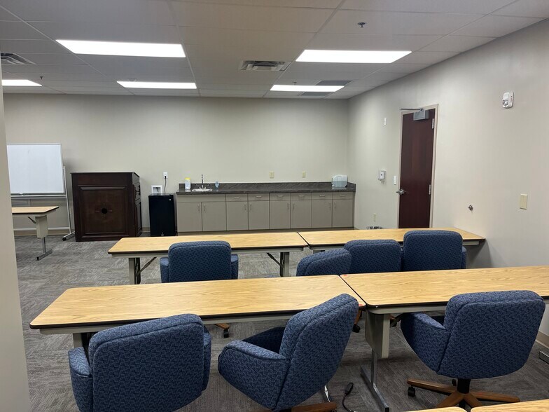 More Photos Of 8 Southern Oaks Ct, Savannah Office For Lease