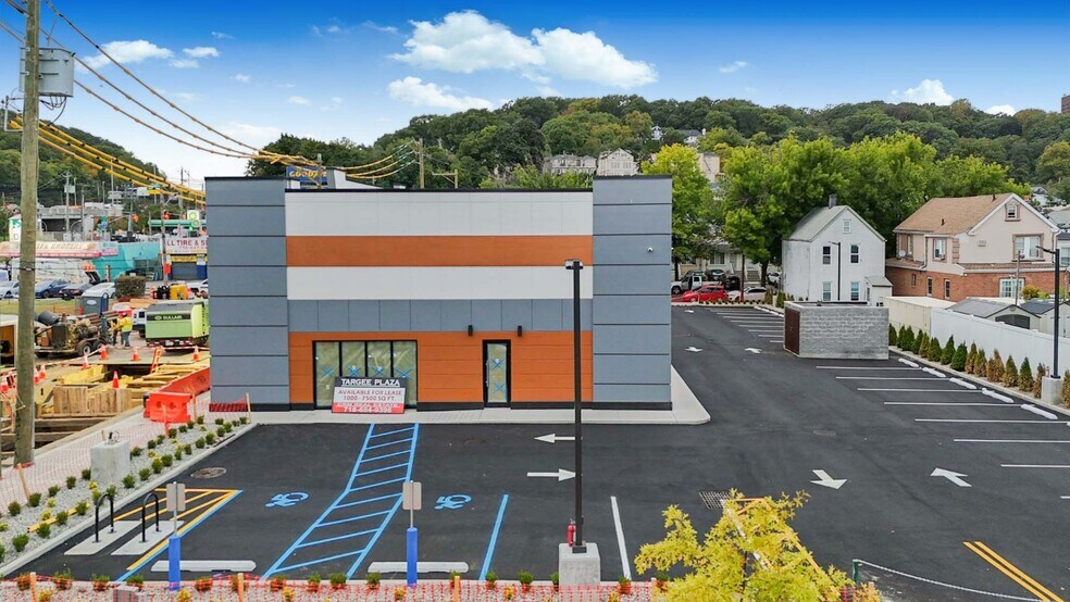 More Photos Of 752 Targee St, Staten Island Storefront Retail Office For Lease