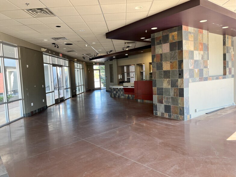 More Photos Of 303 S Water St, Henderson Office For Sale