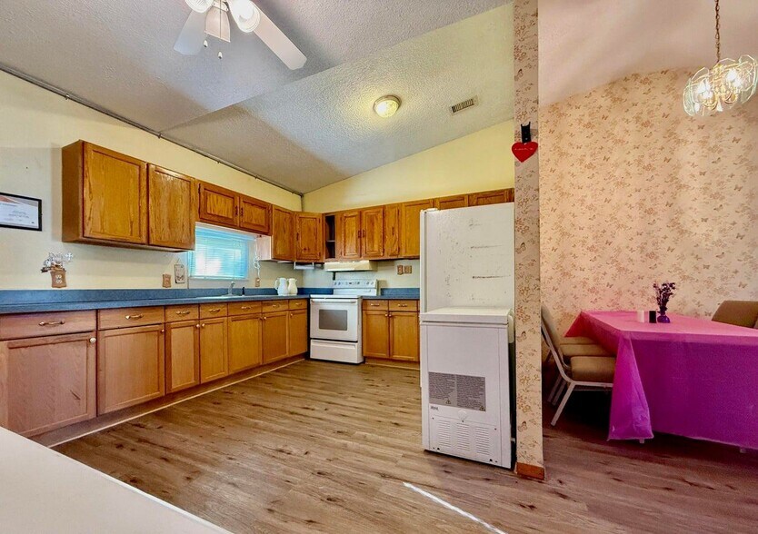 More Photos Of 101 Sesame St, Palatka Specialty For Sale
