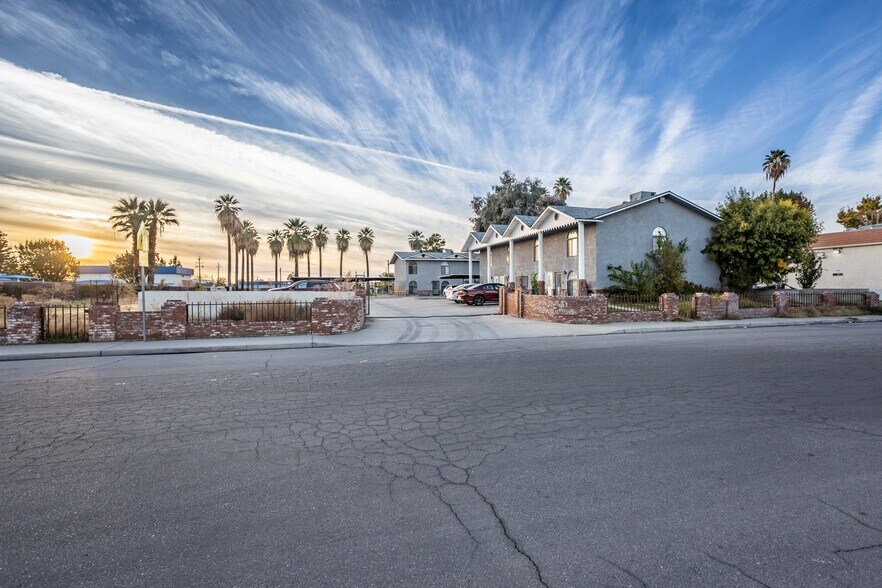 More Photos Of 4023 O St, Bakersfield Apartments For Sale