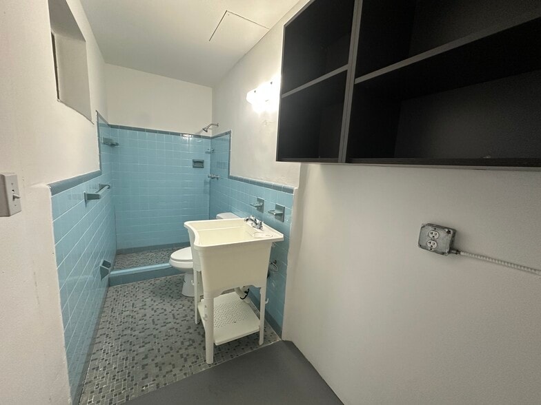 More Photos Of 995 NW 72nd St, Miami Warehouse For Lease