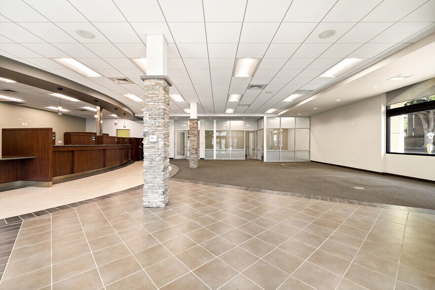 More Photos Of 2635 Wilshire Blvd, Santa Monica Bank For Lease