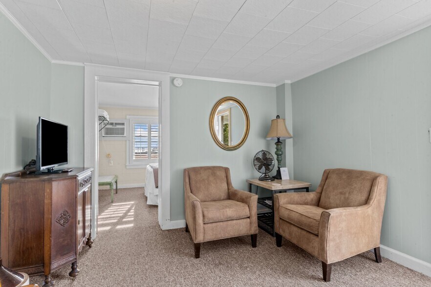 More Photos Of 738 E Main St, Belhaven Hotel For Sale