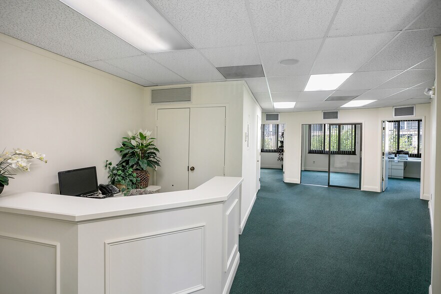 More Photos Of 7960-7990 Old Georgetown Rd, Bethesda Medical For Lease