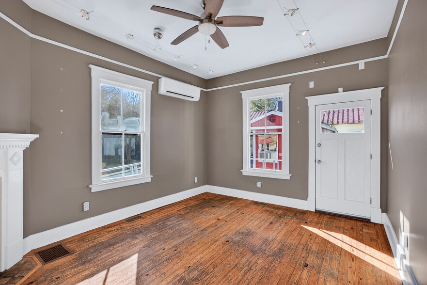 More Photos Of 11 E 41st St, Savannah Storefront Retail Residential For Sale