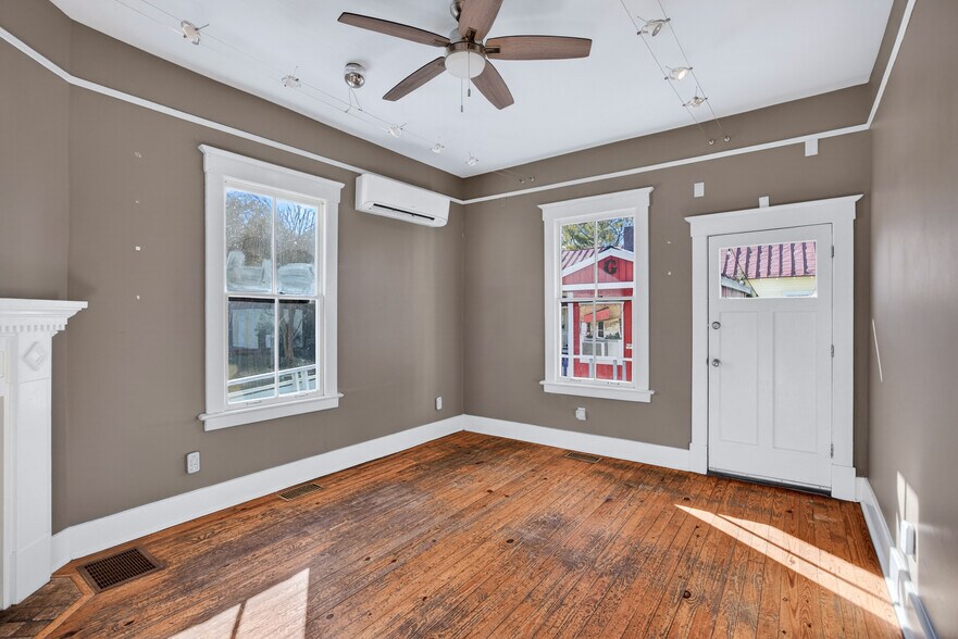 More Photos Of 11 E 41st St, Savannah Storefront Retail Residential For Sale