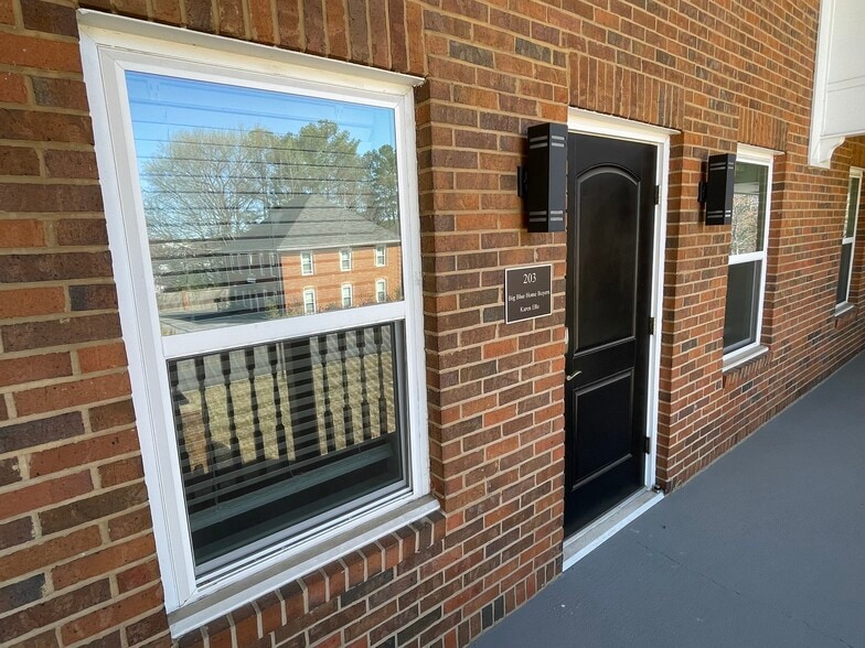 More Photos Of 615 Colonial Park Dr, Roswell Loft Creative Space For Lease