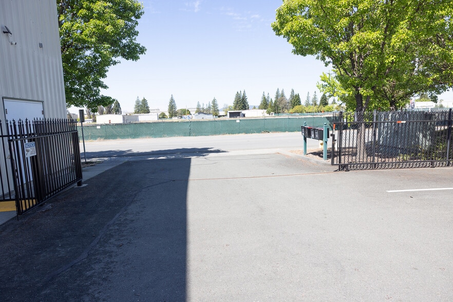 More Photos Of 3466 Brickway Blvd, Santa Rosa Warehouse For Lease