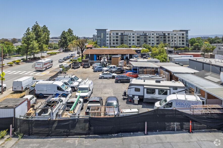 More Photos Of 540 Veterans Blvd, Redwood City Truck Terminal For Lease