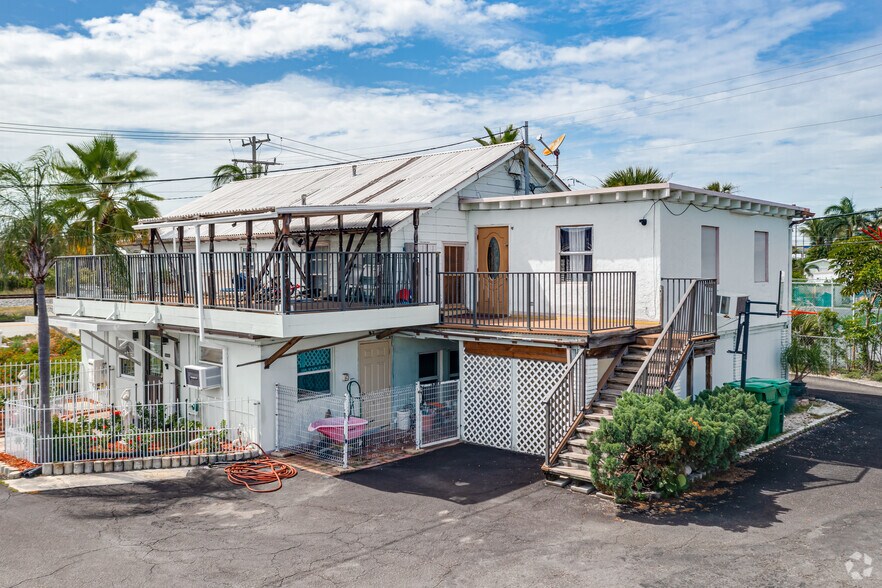 More Photos Of 704 N Dixie Hwy, Lantana Hotel For Sale