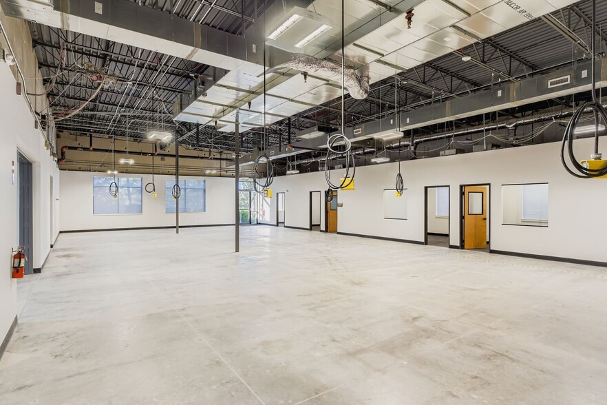 More Photos Of 1500 W Campus Dr, Littleton Warehouse For Lease