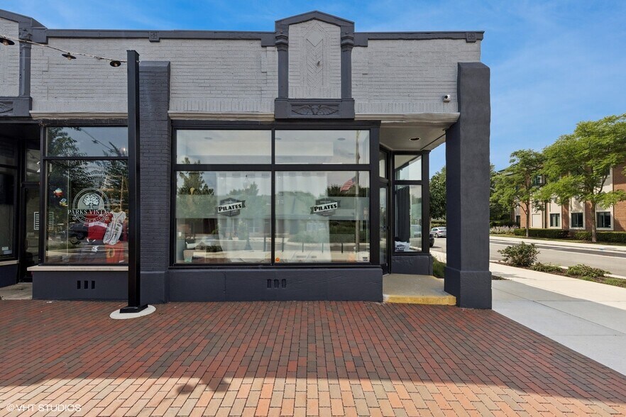 More Photos Of 19-23 W Quincy St, Westmont Storefront For Sale