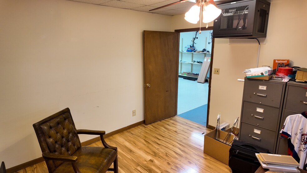 More Photos Of 45 Job Corp Rd, Pine Knot Flex For Sale