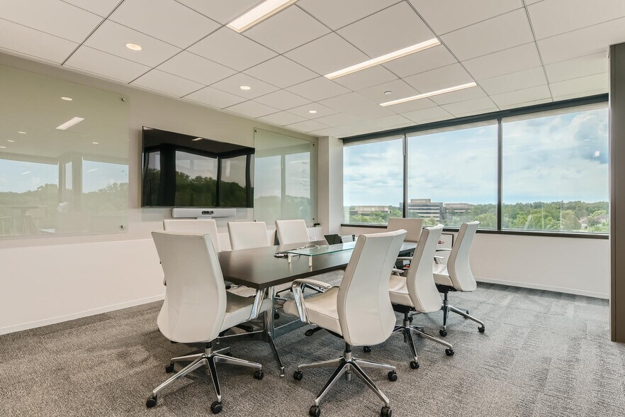 More Photos Of 75 Tri State International, Lincolnshire Office For Lease
