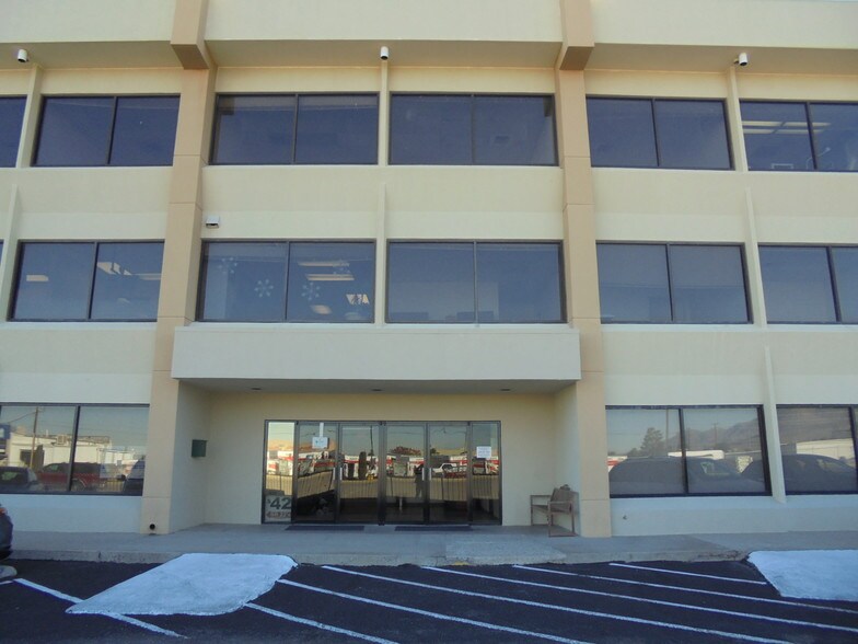 More Photos Of 8815 Dyer St, El Paso Medical For Lease