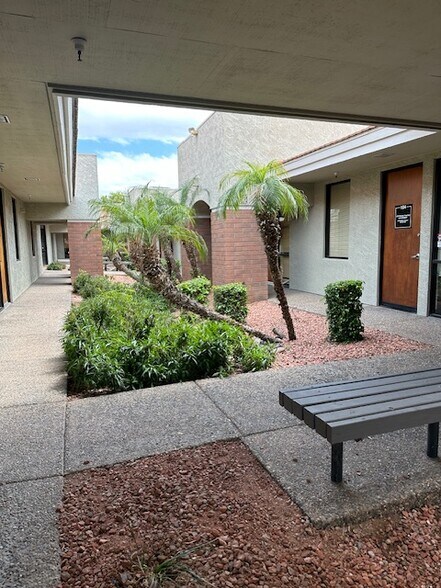 More Photos Of 5700 W Olive Ave, Glendale Medical For Lease