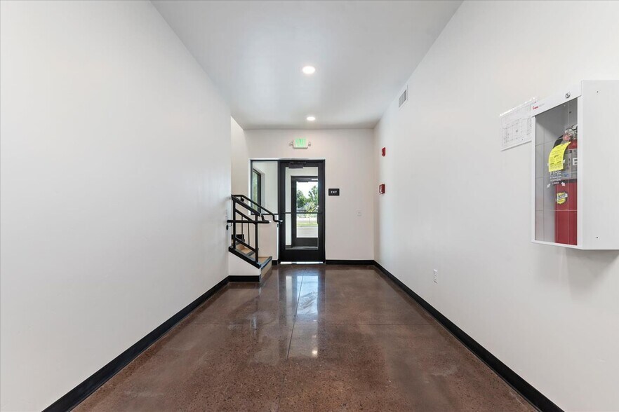 More Photos Of 2945 Badger Dr, Nampa Flex For Lease