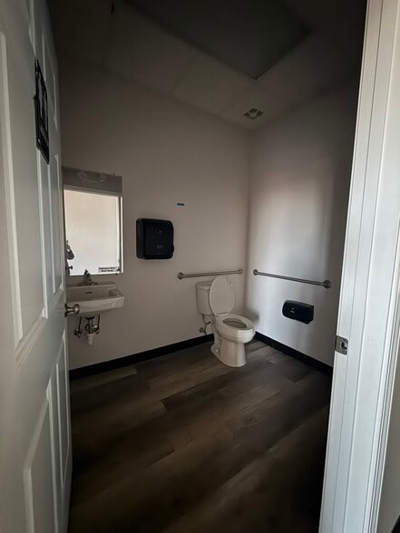 More Photos Of 10971 County Line Rd, Madison Unknown For Lease