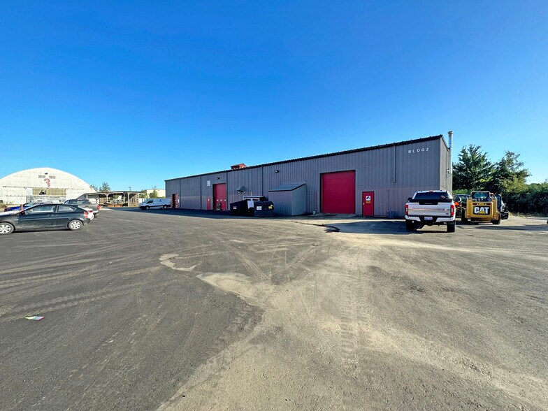 More Photos Of 1 Runway Rd, South Portland Manufacturing For Lease