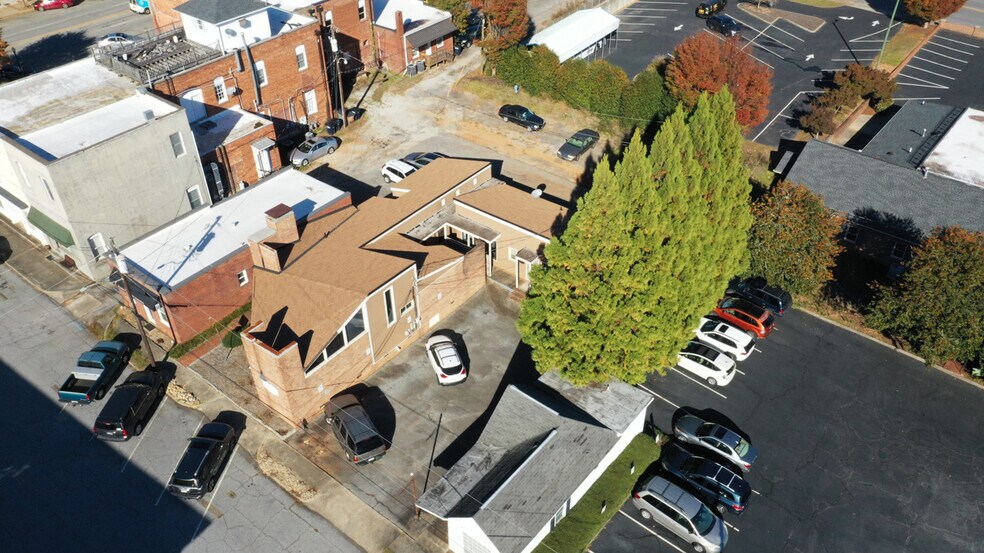 More Photos Of 113 Court St, Pickens Office For Lease