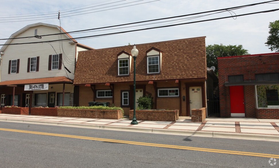 More Photos Of 5006 Berwyn Rd, College Park Office For Sale