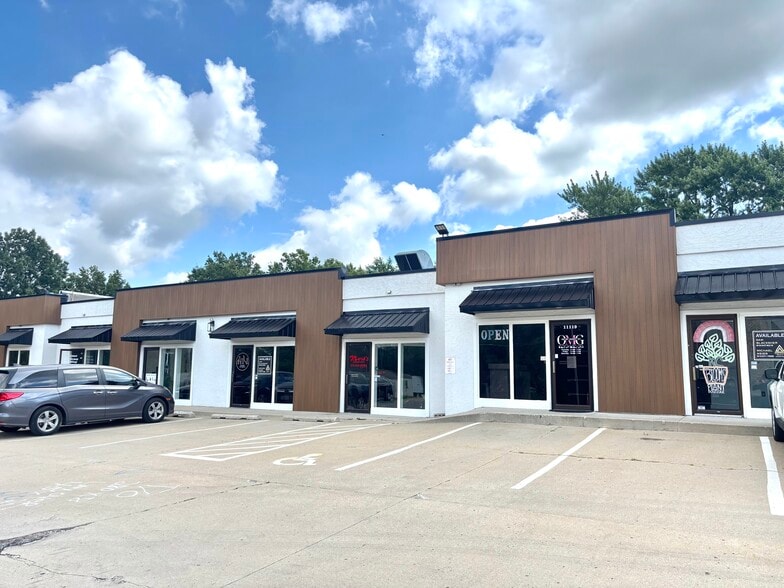 More Photos Of 11109-11129 N Oak Tfwy, Kansas City Storefront Retail Office For Lease